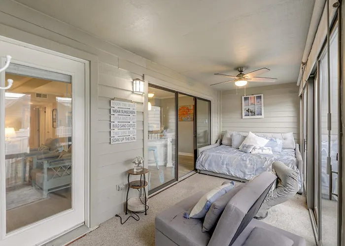 Unwind Poolside, Walk To Shore! Ocean Getaway Holiday home Ocean City
