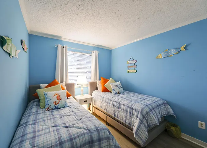 Holiday home Unwind Poolside, Walk To Shore! Ocean Getaway