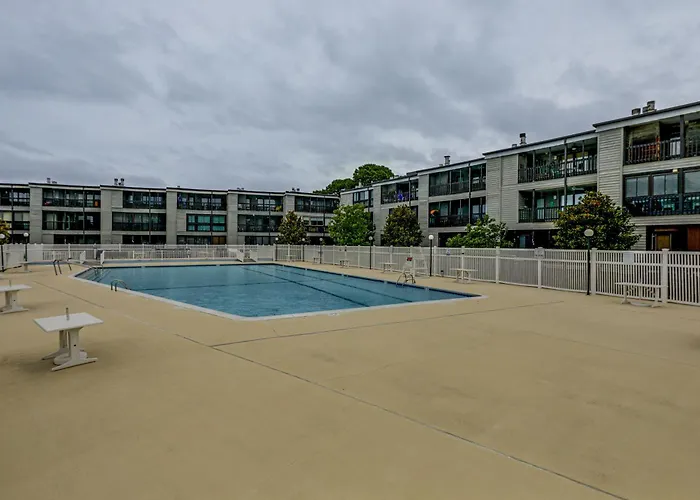 Unwind Poolside, Walk To Shore! Ocean Getaway Holiday home Ocean City
